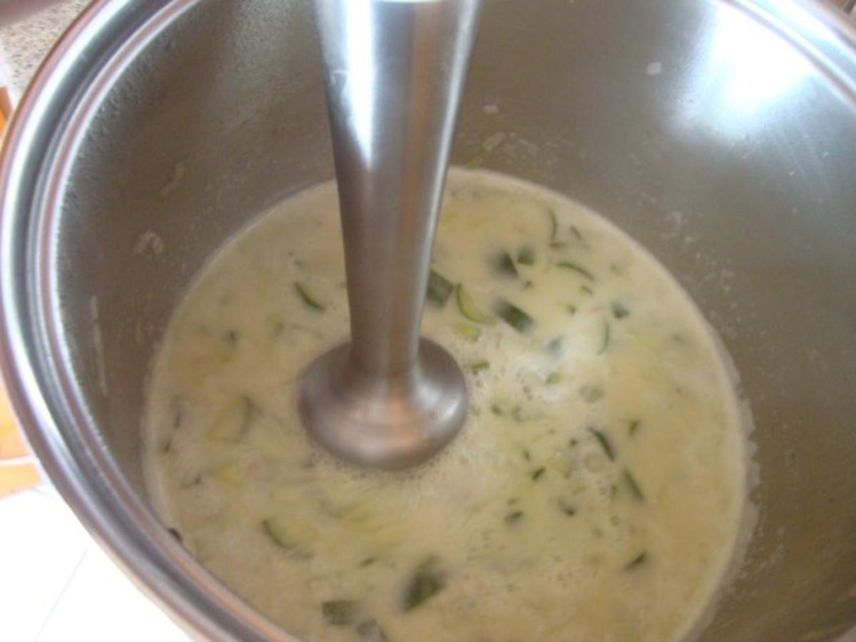 Geeiste Gurkensuppe mit Feuerkrabben - einfach - von SuppenGeniesser