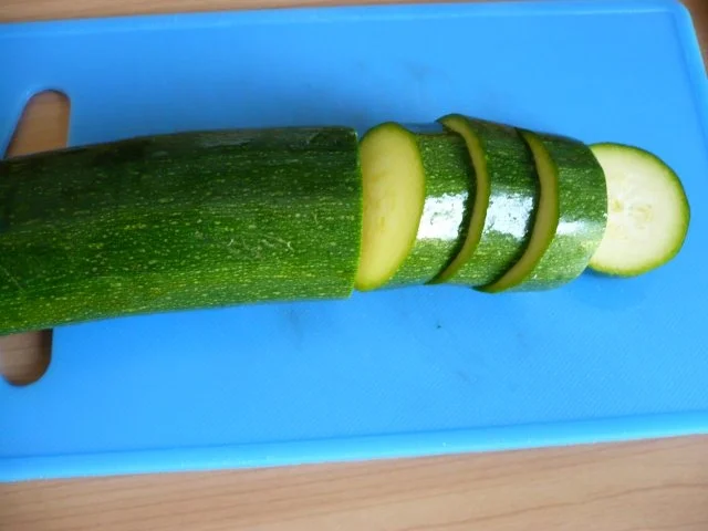 Überbackene Zucchini - Schafskäse - Scheiben - Rezept - Bild Nr. 2