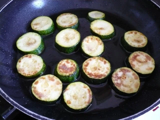 Überbackene Zucchini - Schafskäse - Scheiben - Rezept - Bild Nr. 7