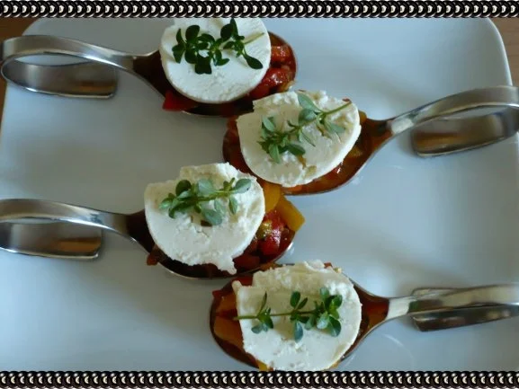 Paprikasalat mit Ziegenkäse - Rezept