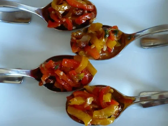 Paprikasalat mit Ziegenkäse - Rezept - Bild Nr. 7