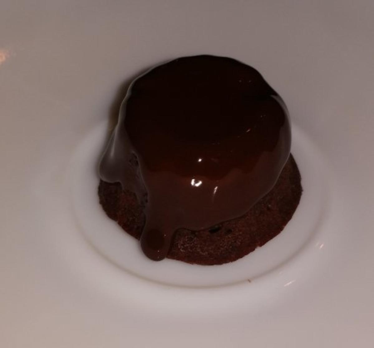 Rotwein-Schokoladen-Gugl mit Vanillepudding - Rezept - Bild Nr. 6