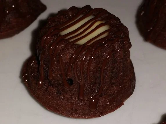 Rotwein-Schokoladen-Gugl mit Vanillepudding - Rezept