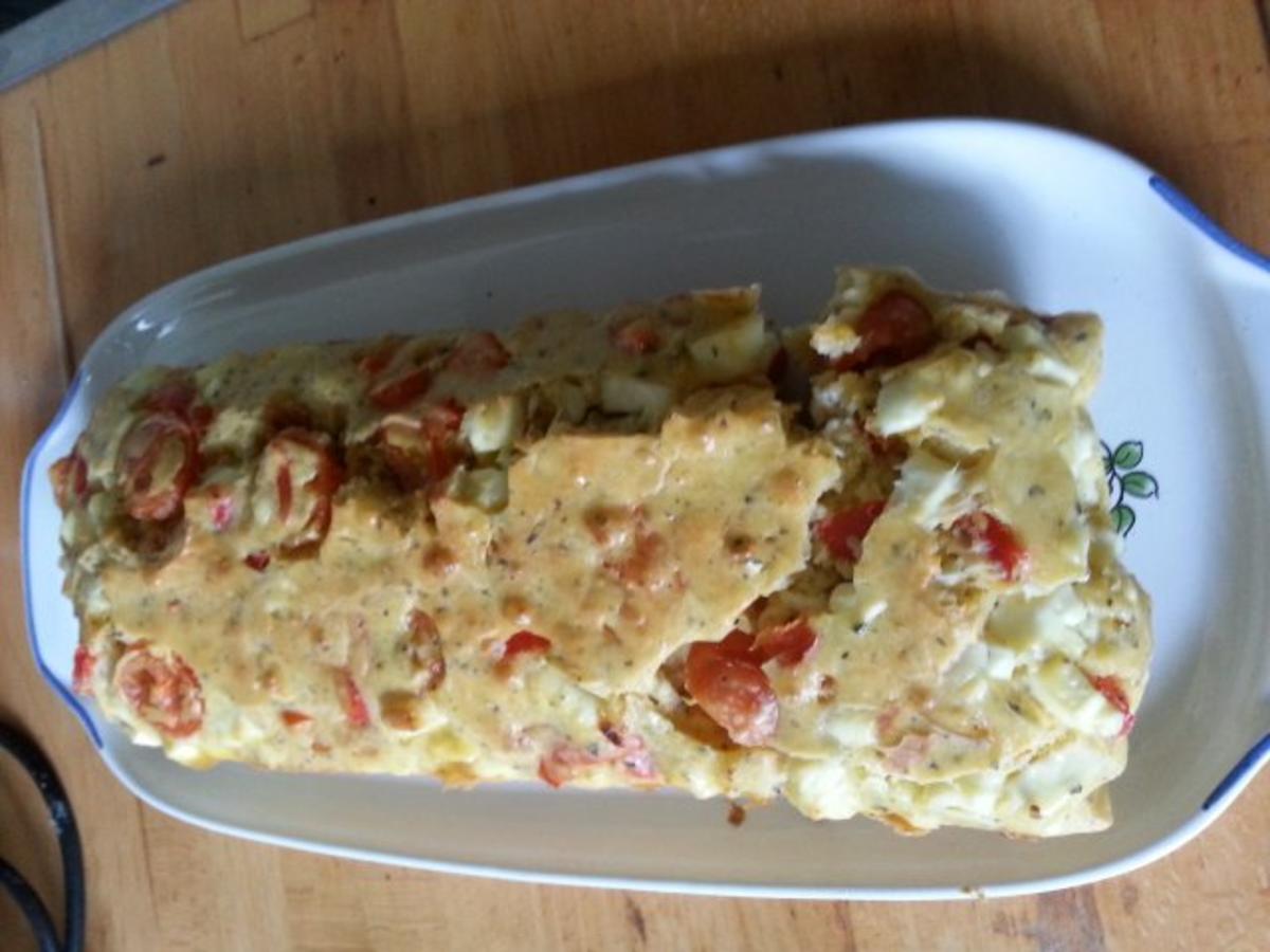 Kuchen mit  Tomaten, Feta und Paprika - Rezept