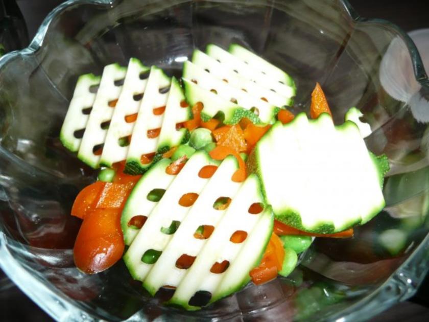 Sülze oder Gemüse und Hähnchen in Aspik - einfach - 38 kcal/100g Sülze oder Gemüse und Hähnchen in Aspik - einfach - 38 kcal/100g