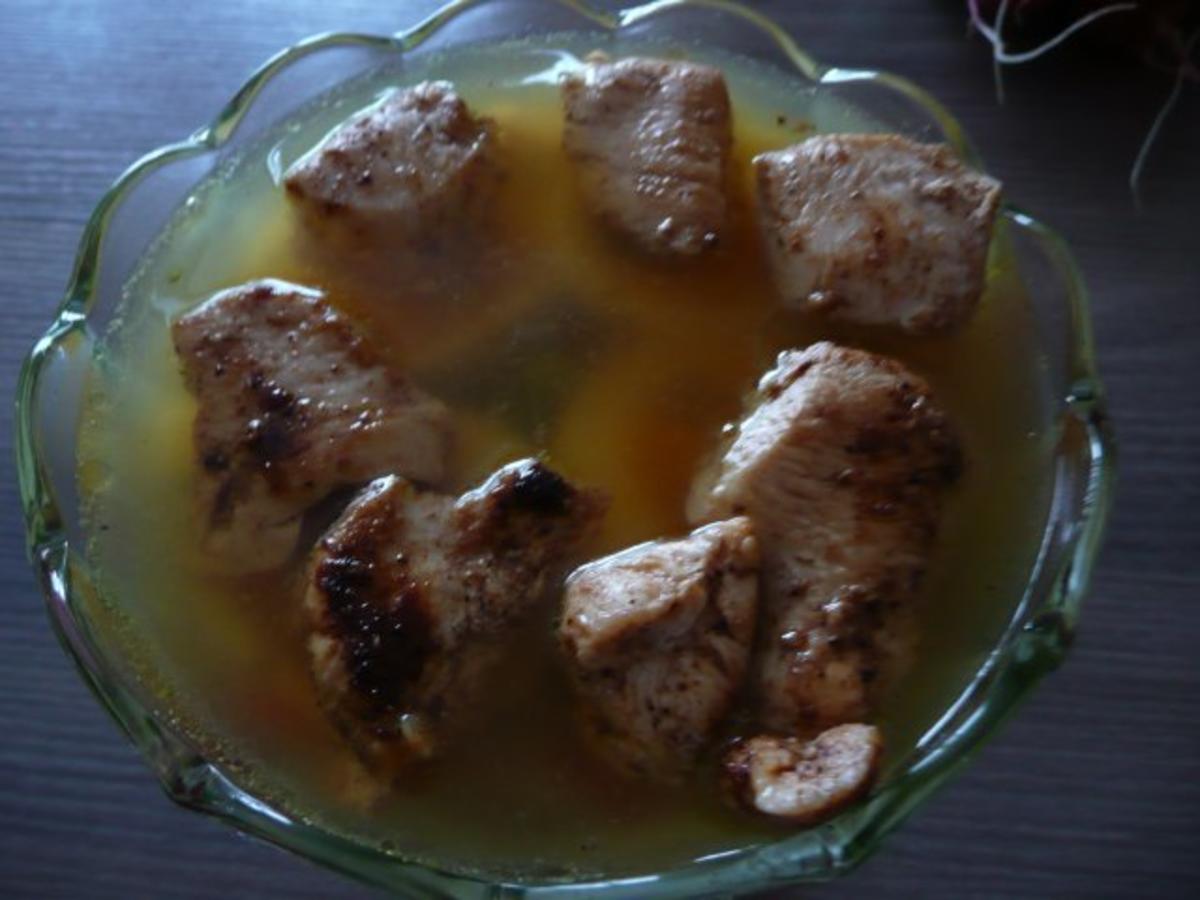 Sülze oder Gemüse und Hähnchen in Aspik - einfach - 38 kcal/100g