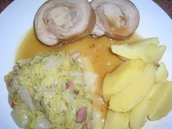 Spanferkelrücken gerollt, an Chinakohlgemüse und Kartoffeln - Rezept