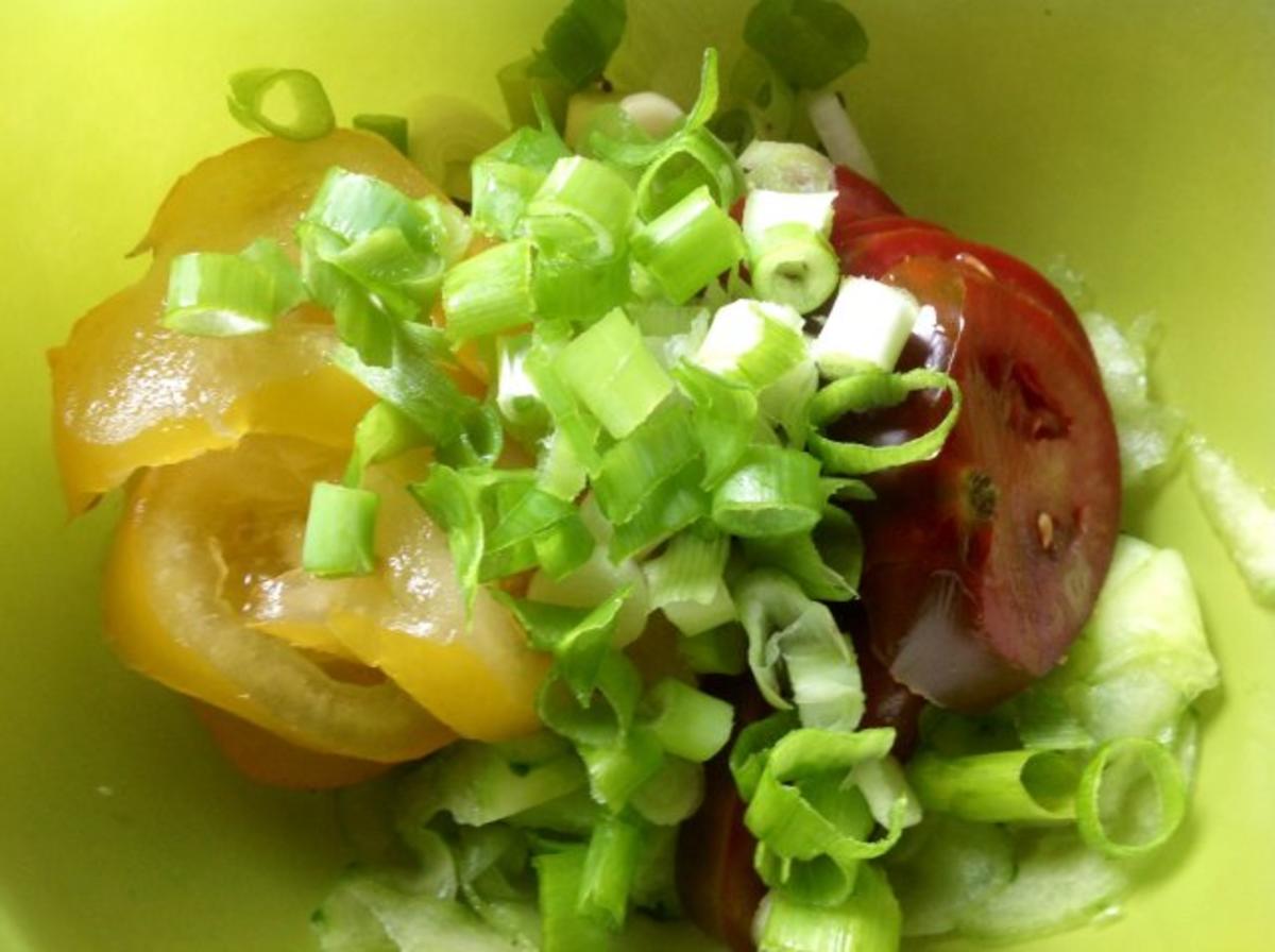 Tomaten-Gurken-Salat mit Creme fraiche - Rezept - Bild Nr. 8