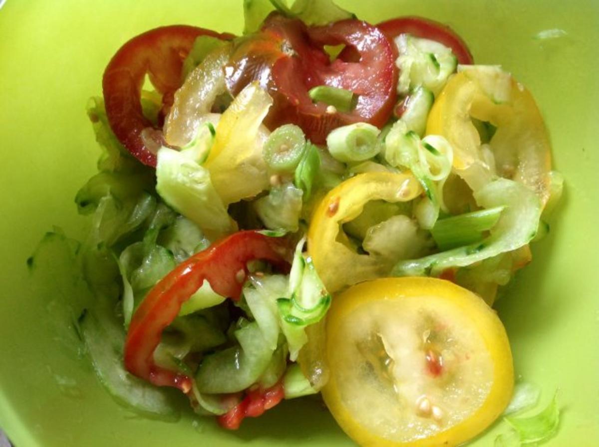 Tomaten-Gurken-Salat mit Creme fraiche - Rezept - Bild Nr. 9