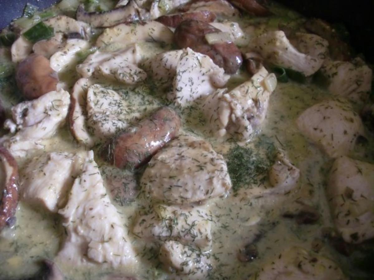 Huhn und Champignons in Riesling - Senf - Soße mit Dill - Rezept