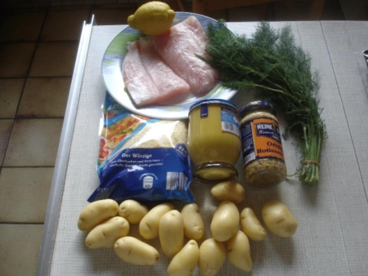 Victoriasee-Barsch-Filet mit Kräuterkruste, Rosmarinkartoffeln und gemischten Salat - Rezept - Bild Nr. 2