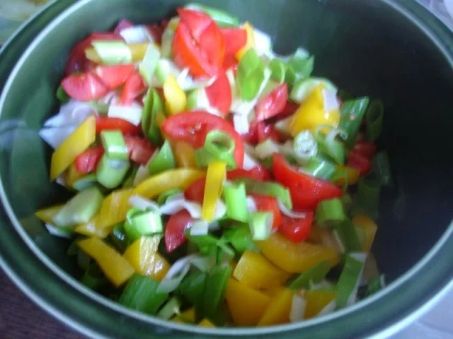 Rezept: Victoriasee-Barsch-Filet mit Kräuterkruste, Rosmarinkartoffeln und gemischten Salat Bild Nr. 10 Victoriasee-Barsch-Filet mit Kräuterkruste, Rosmarinkartoffeln und gemischten Salat - Rezept - Bild Nr. 10