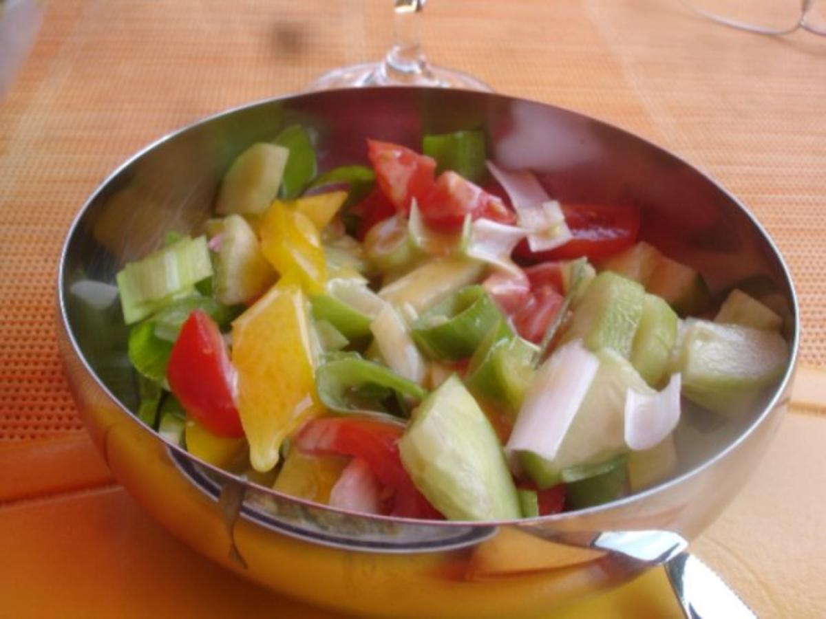Victoriasee-Barsch-Filet mit Kräuterkruste, Rosmarinkartoffeln und gemischten Salat - Rezept - Bild Nr. 11