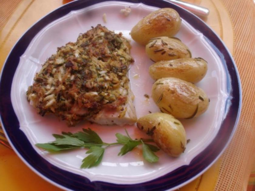 Victoriasee-Barsch-Filet mit Kräuterkruste, Rosmarinkartoffeln und ...