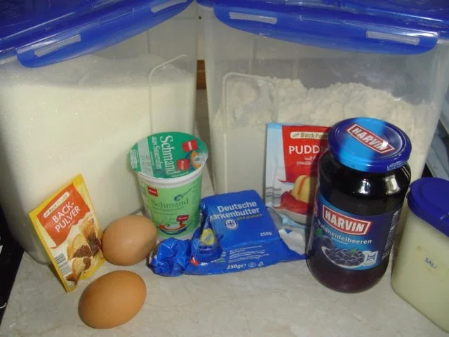 Rezept: Waldheidelbeerenmuffins mit Schmandhaube Bild Nr. 2 Waldheidelbeerenmuffins mit Schmandhaube - Rezept - Bild Nr. 2