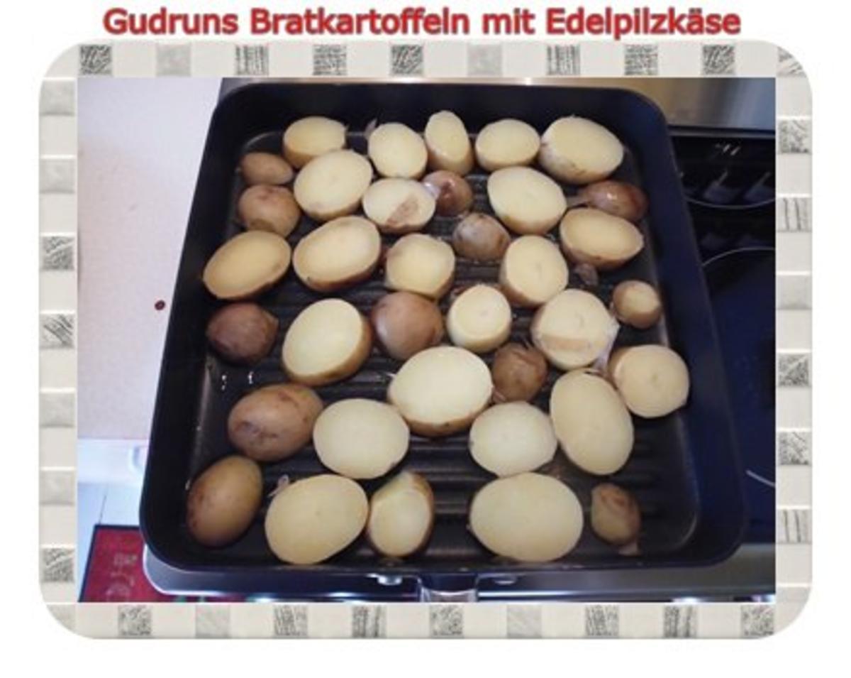 Kartoffeln: Bratkartoffeln mit Edelpilzkäse - Rezept - Bild Nr. 3