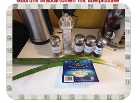 Kartoffeln: Bratkartoffeln mit Edelpilzkäse - Rezept - Bild Nr. 4