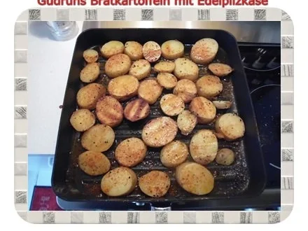 Kartoffeln: Bratkartoffeln mit Edelpilzkäse - Rezept - Bild Nr. 6