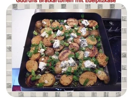 Kartoffeln: Bratkartoffeln mit Edelpilzkäse - Rezept - Bild Nr. 7