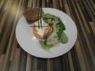 Räucherlachsterrine mit Meerrettichmousse an Vogerlsalat - Rezept