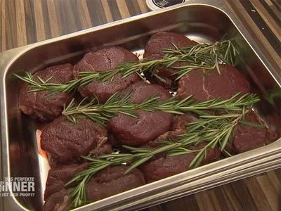 Gebratenes Rinderfilet mit Sandwich von der getrüffelten Entenleberpastete und Violettes - Rezept
