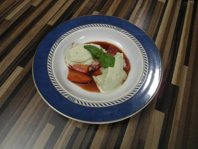 Basilikumeis - Rezept