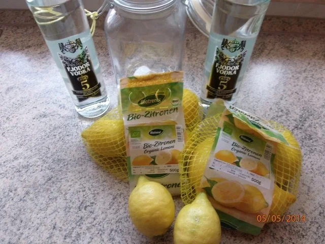 Rezept: Limoncello der 2. Dieter´s Art Bild Nr. 2 Limoncello der 2. Dieter´s Art - Rezept - Bild Nr. 2