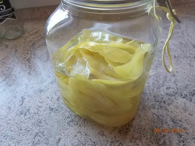 Rezept: Limoncello der 2. Dieter´s Art Bild Nr. 4 Limoncello der 2. Dieter´s Art - Rezept - Bild Nr. 4