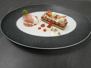 Inspiration von Rhabarber und Erdbeere mit Sauerrahmeis - Rezept