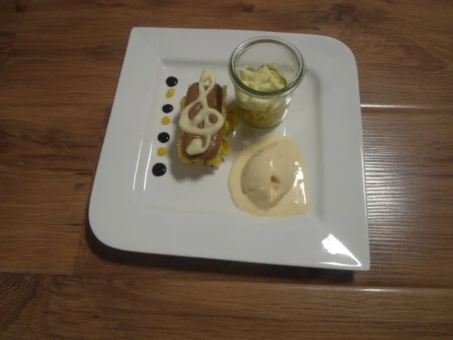 Rezept: Pattaya-Mango und Giandujacreme auf Kokos-Cookie mit Ivoire-Praliné-Eis Pattaya-Mango und Giandujacreme auf Kokos-Cookie mit Ivoire-Praliné-Eis - Rezept