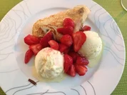 Pfannkuchen mit Nutella, Erdbeeren und Vanilleeis - Rezept