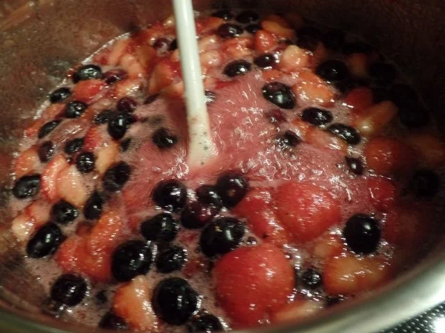 Erdbeer-Heidelbeer -Konfitüre - Rezept - Bild Nr. 3