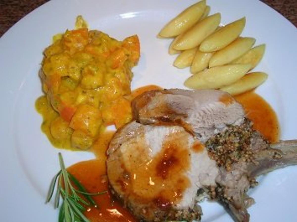 Schweinekarrée vom Duroc Schwein, Kürbisragout, Schupfnudeln - Rezept ...