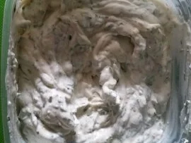 Frühstückquark: Schnittlauch und Bärlauch tummeln sich im Magerquark - Rezept - Bild Nr. 5