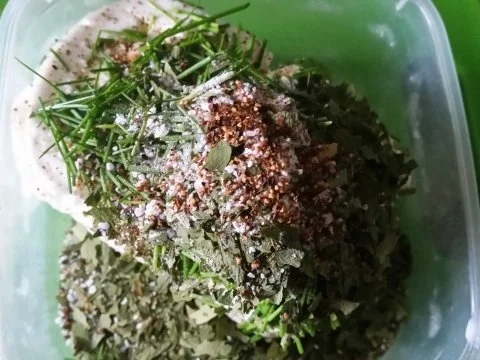 Frühstückquark: Schnittlauch und Bärlauch tummeln sich im Magerquark - Rezept - Bild Nr. 3