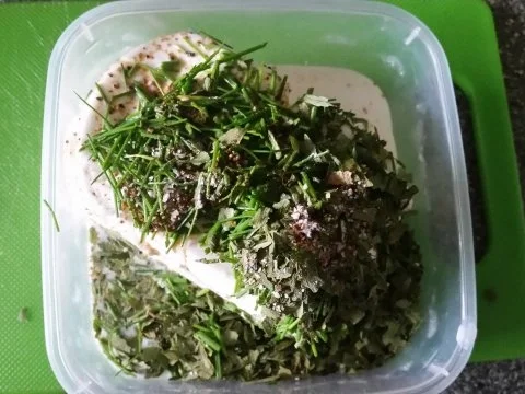 Frühstückquark: Schnittlauch und Bärlauch tummeln sich im Magerquark - Rezept - Bild Nr. 4