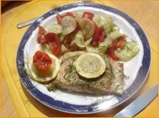 Wildlachs-Filet mit Tomaten-Gurken Salat - Rezept