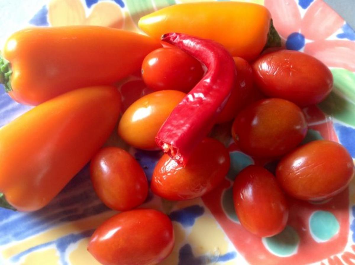 Lachsfilet mit warmen Tomaten-Paprika-Salat - Rezept - Bild Nr. 3