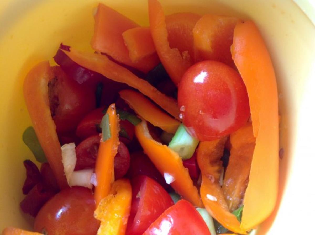 Lachsfilet mit warmen Tomaten-Paprika-Salat - Rezept - Bild Nr. 6