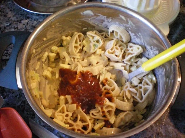 Salat: Käsenudelsalat - Rezept - Bild Nr. 3