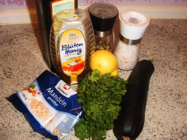 Rezept: Erfrischender Zucchinisalat Bild Nr. 2 Erfrischender Zucchinisalat - Rezept - Bild Nr. 2