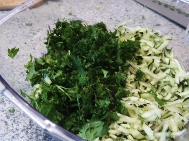 Rezept: Erfrischender Zucchinisalat Bild Nr. 3 Erfrischender Zucchinisalat - Rezept - Bild Nr. 3