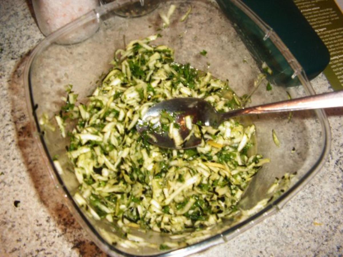Erfrischender Zucchinisalat - Rezept - Bild Nr. 5