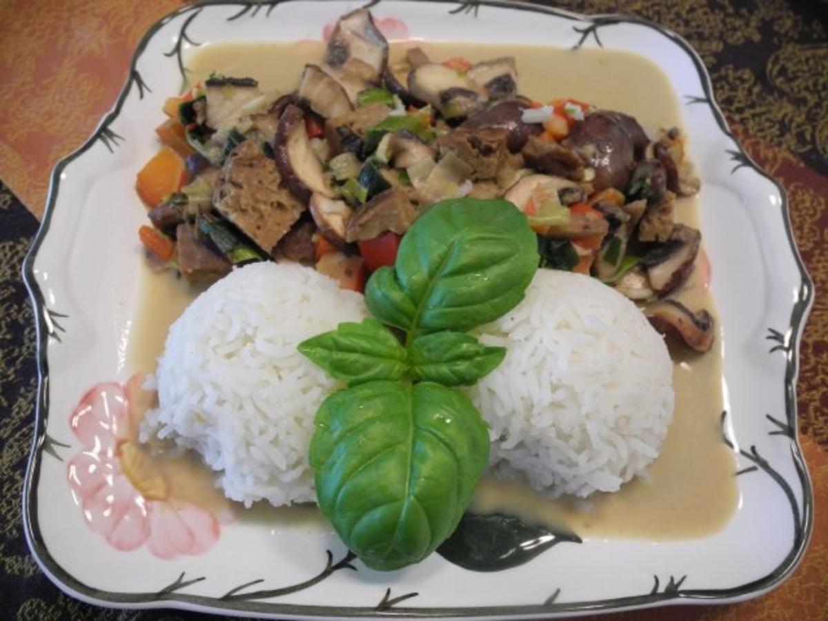 Vegan : Seitan - Curry - Pfanne mit Reis - Rezept