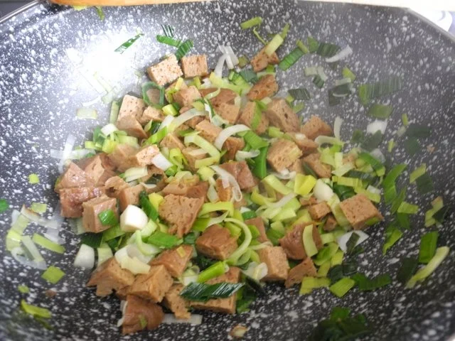 Vegan : Seitan - Curry - Pfanne mit Reis - Rezept - Bild Nr. 3