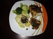 Putenschnitzel im Nussmantel mit Salbeibutter, Broccoli und Kartoffelstampf - Rezept