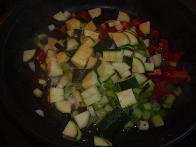 Gemüsepfane mit Cabanossi und Camembert - Rezept - Bild Nr. 2