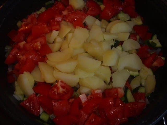 Gemüsepfane mit Cabanossi und Camembert - Rezept - Bild Nr. 3