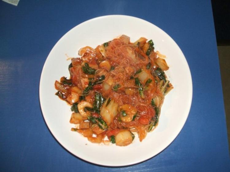 Asiatische Glasnudelpfanne - schnell &amp; einfach - 466 kcal/100g