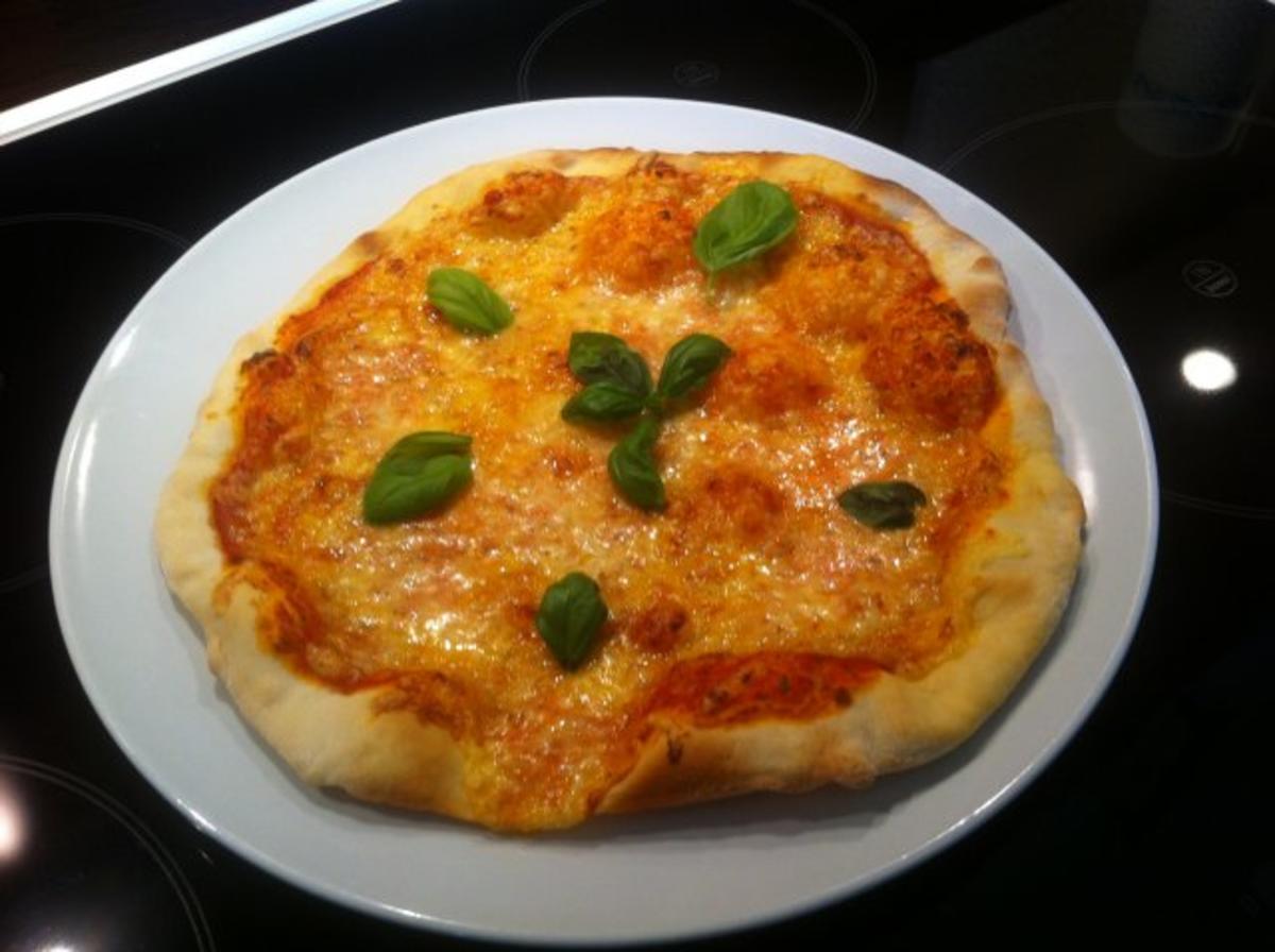 Bilder für Pizza Margarita - Rezept